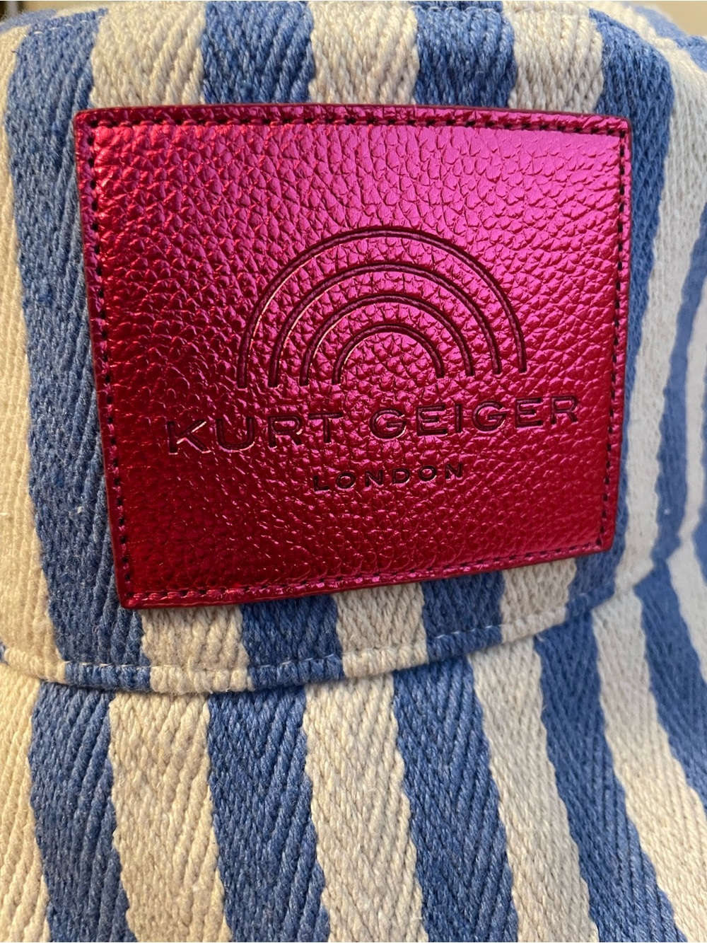 KURT GEIGER LONDON SOUTHBANK BUCKET HAT - Picture 6 of 10